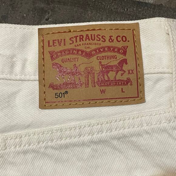 Levi’s 501 Signature Button Fly High Rise Cream Denim Shorts Women's Size 31 - Picture 9 of 14